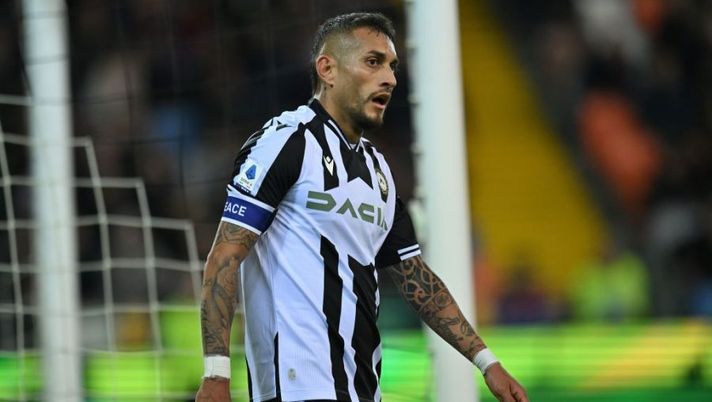 UDINE, ITALY - NOVEMBER 04: Roberto Pereyra of Udinese Calcio reacts during the Serie A match between Udinese Calcio and US Lecce at Dacia Arena on November 04, 2022 in Udine, Italy. (Photo by Alessandro Sabattini/Getty Images) La gestione di Udogie e Beto, il ruolo di Pereyra: tutto sulla formazione dell’Udinese - immagine 1