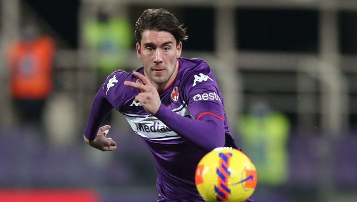 FLORENCE, ITALY - DECEMBER 15: Dusan Vlahovic of ACF Fiorentina in action during the Coppa Italia match between Fiorentina and Benevento at Artemio Franchi on December 15, 2021 in Florence, Italy. (Photo by Gabriele Maltinti/Getty Images) Sky: “Vlahovic, l’incontro tra la Juve e gli agenti è previsto per domani” - immagine 1