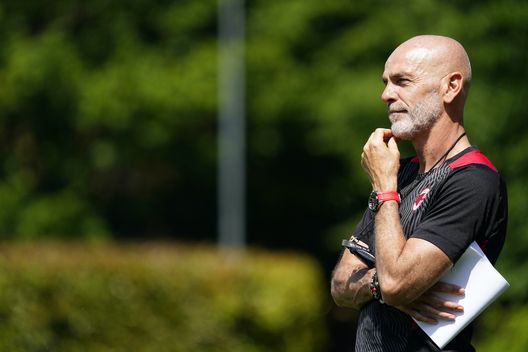 Stefano Pioli (allenatore AC Milan), durante una seduta di allenamento a Milanello | Milan News (Getty Images) Stefano Pioli AC Milan Milanello