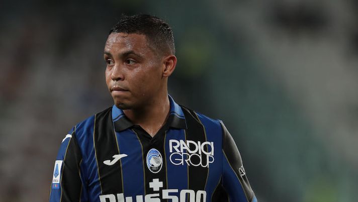 TURIN, ITALY - AUGUST 14: Luis Muriel of Atalanta BC looks on during the pre-season friendly match between Juventus and Atalanta BC at Allianz Stadium on August 14, 2021 in Turin, Italy. (Photo by Emilio Andreoli/Getty Images) Rientro Muriel, Gasperini spera: “Nelle prossime settimane sapremo come sta” - immagine 1