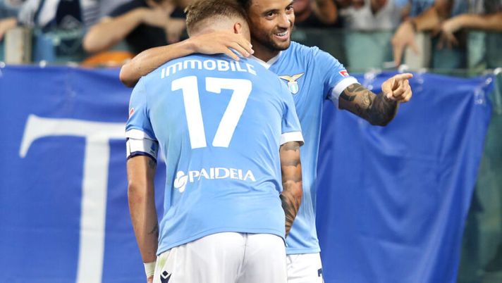 ROME, ITALY - SEPTEMBER 26: Felipe Anderson of SS Lazio celebrates with Ciro Immobile after scoring their side's third goal during the Serie A match between SS Lazio and AS Roma at Stadio Olimpico on September 26, 2021 in Rome, Italy. (Photo by Paolo Bruno/Getty Images) Formazione Lazio: la possibile gestione di Luis Alberto, Zaccagni in pole su Felipe - immagine 1