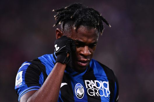 BOLOGNA, ITALY - JANUARY 09: Duvan Zapata of Atalanta BC looks on during the Serie A match between Bologna FC and Atalanta BC at Stadio Renato Dall'Ara on January 09, 2023 in Bologna, Italy. (Photo by Alessandro Sabattini/Getty Images) Zapata