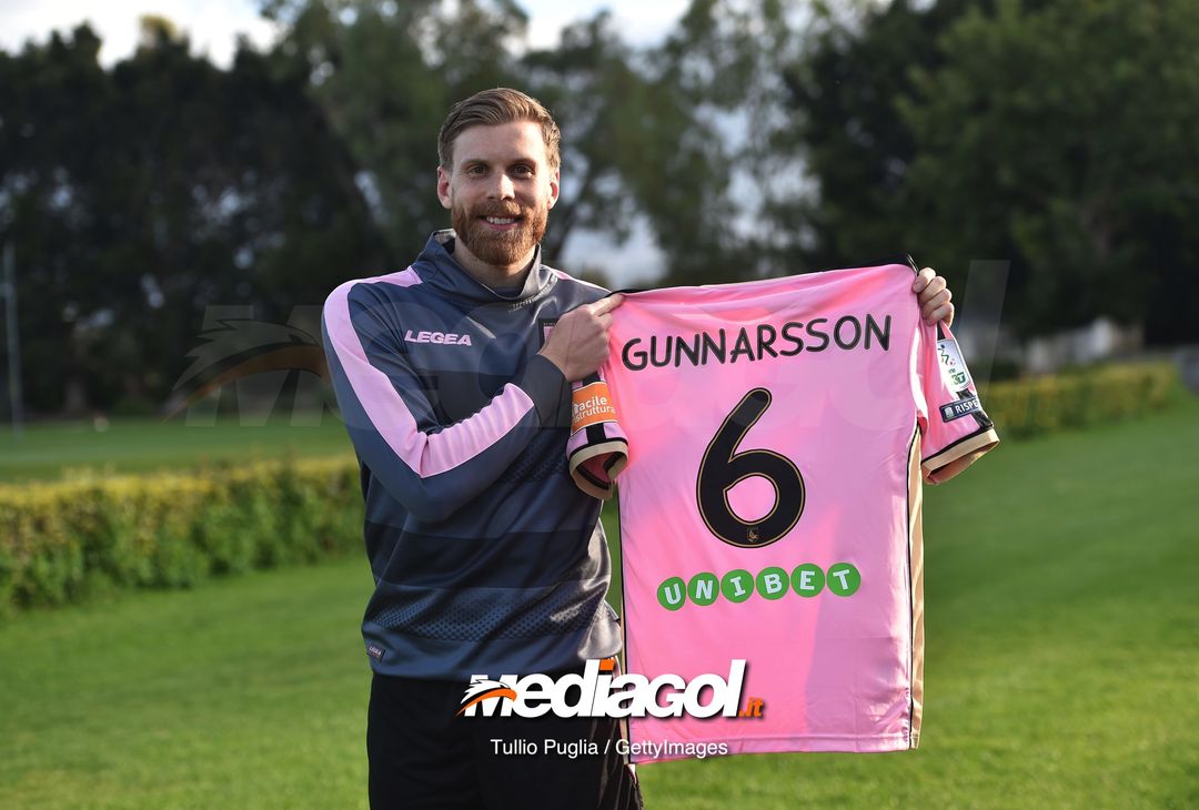  PALERMO, ITALY - MARCH 01: Niklas Gunnarsson poses during his presentation as new player of US Citta' di Palermo at Tenente Carmelo Onorato Sports Center on March 01, 2019 in Palermo, Italy. (Photo by Tullio M. Puglia/Getty Images) 