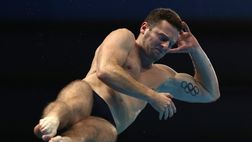 Europei di nuoto, Marsaglia vince l’oro e fa l’aeroplanino. Montella: “Complimenti”