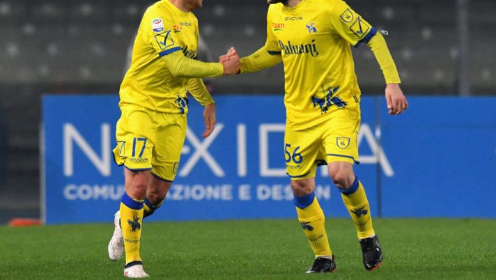 VERONA, ITALY - FEBRUARY 17: Emanuele Giaccherini AC Chievo Verona celebrates after scoring the opening goal during the serie A match between AC Chievo Verona and Cagliari Calcio at Stadio Marc'Antonio Bentegodi on February 17, 2018 in Verona, Italy. (Photo by Alessandro Sabattini/Getty Images) AMICHEVOLI – Riecco Caprari! Ancora Boateng, leader Acerbi, perla Giaccherini- immagine 1