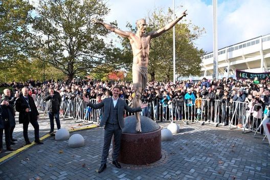 Le repliche dei nasi di Ibra all’asta a Malmoe: tifosi ancora arrabbiati per l’Hammarby- immagine 4