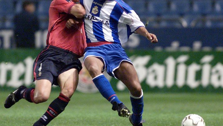 4 Nov 2001:  Djalminha of Deportivo La Coruna and Jose Mateo of Osasuna in action during the Primera Liga match between Deportivo La Coruna and Osasuna played at the Riazor Stadium, La Coruna.  DIGITAL IMAGE Mandatory Credit: Firo Foto/ALLSPORT