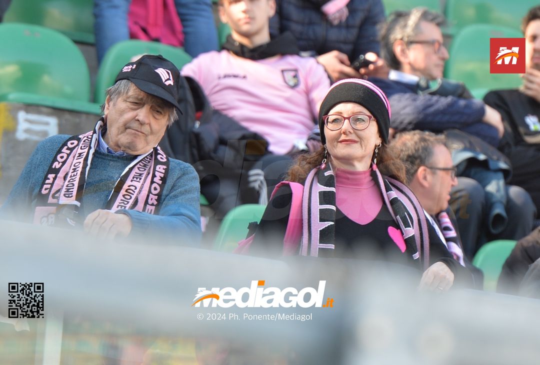 FOTOTIFO Palermo-Como 3-0, gli scatti ai tifosi al “Renzo Barbera” (GALLERY) - immagine 73