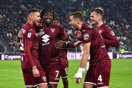 TURIN, ITALY - FEBRUARY 28: Antonio Sanabria of Torino FC celebrates after scoring the team's second goal with teammates during the Serie A match between Juventus and Torino FC at Allianz Stadium on February 28, 2023 in Turin, Italy. (Photo by Valerio Pennicino/Getty Images) Toro, arriva il Bologna: non il più comodo avversario per rifarsi dopo il derby- immagine 3