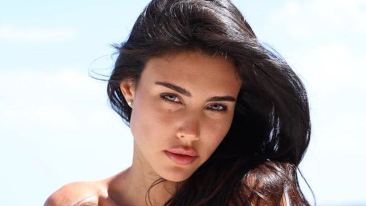 Michelle, curve bollenti. La Sander scatena il suo fisico e manda in tilt il web in topless Michelle, curve bollenti. La Sander scatena il suo fisico e manda in tilt il web in topless - immagine 1