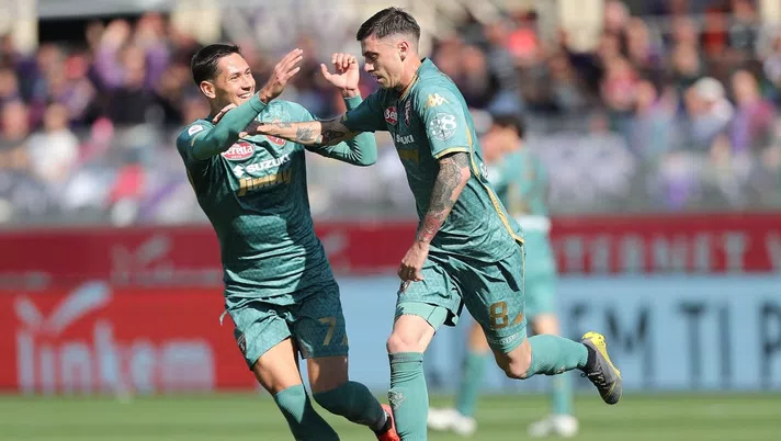 Fiorentina-Torino, Baselli e Lukic esultano dopo il gol dell'1-1