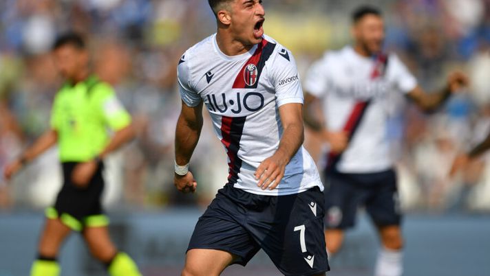 BRESCIA, ITALY - SEPTEMBER 15: Riccardo Orsolini of Brescia Calcio celebrates during the Serie A match between Brescia Calcio and Bologna FC at Stadio Mario Rigamonti on September 15, 2019 in Brescia, Italy. (Photo by Valerio Pennicino/Getty Images) Bologna, sei assenze certe contro il Parma: le prove di formazione, c’è Svanberg - immagine 1