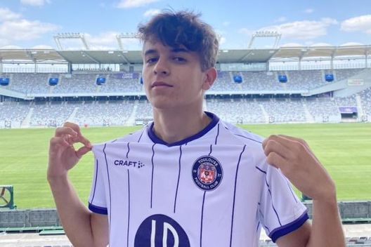 Posa con la maglia del Tolosa: ragazzo viene scambiato per il nuovo acquisto!- immagine 2