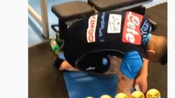 Napoli, Jorginho e Mertens prendono in giro Allan in palestra. Che risate in allenamento! |VIDEO