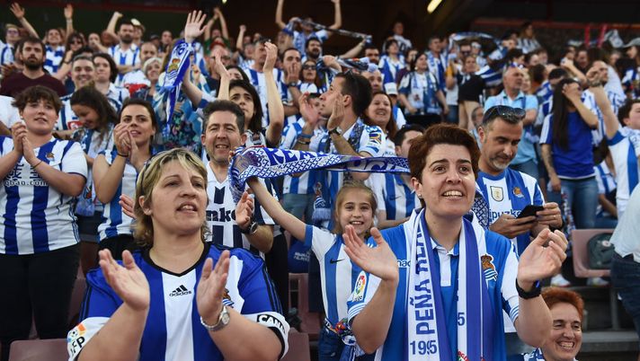 GRANADA, SPAIN - MAY 11: Real Sociedad supporters cheer on their team during the Atletico Madrid Women v Real Sociedad Women Copa de la Reina de Futbol final at Estadio Nuevo Los Carmenes on May 11, 2019 in Granada, Spain. (Photo by Denis Doyle/Getty Images) GRANADA, SPAIN - MAY 11: Real Sociedad supporters cheer on their team during the Atletico Madrid Women v Real Sociedad Women Copa de la Reina de Futbol final at Estadio Nuevo Los Carmenes on May 11, 2019 in Granada, Spain. (Photo by Denis Doyle/Getty Images)