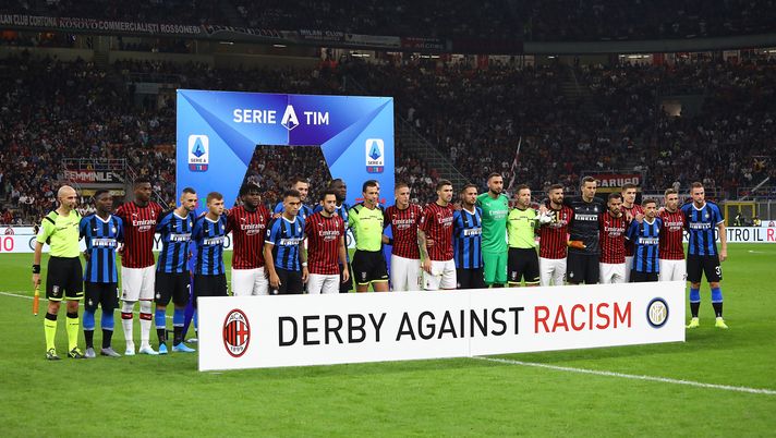 MILAN, ITALY - SEPTEMBER 21: Players of FC Internazionale and players of AC Milan pose for derby against racism line up prior to the Serie A match between AC Milan and FC Internazionale at Stadio Giuseppe Meazza on September 21, 2019 in Milan, Italy. (Photo by Marco Luzzani - Inter/Inter via Getty Images) MILAN, ITALY - SEPTEMBER 21: Players of FC Internazionale and players of AC Milan pose for derby against racism line up prior to the Serie A match between AC Milan and FC Internazionale at Stadio Giuseppe Meazza on September 21, 2019 in Milan, Italy. (Photo by Marco Luzzani - Inter/Inter via Getty Images)