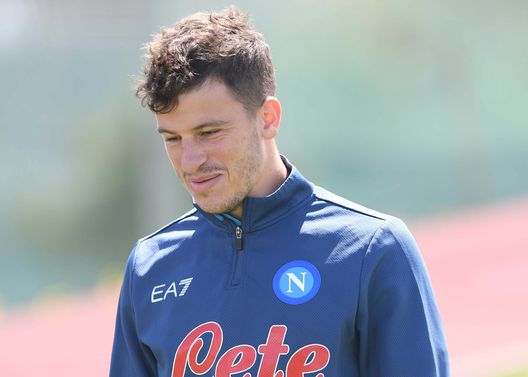 NAPLES, ITALY - APRIL 23: Diego Demme of Napoli during a training session on April 23, 2022 in Naples, Italy. (Photo by SSC NAPOLI/SSC NAPOLI via Getty Images) Demme, Zurkowski e la Salernitana: l’intreccio di mercato- immagine 2