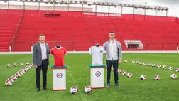 I due 10 ancora in campo: l’omaggio congiunto di Santos e Argentinos a Pelè e Maradona