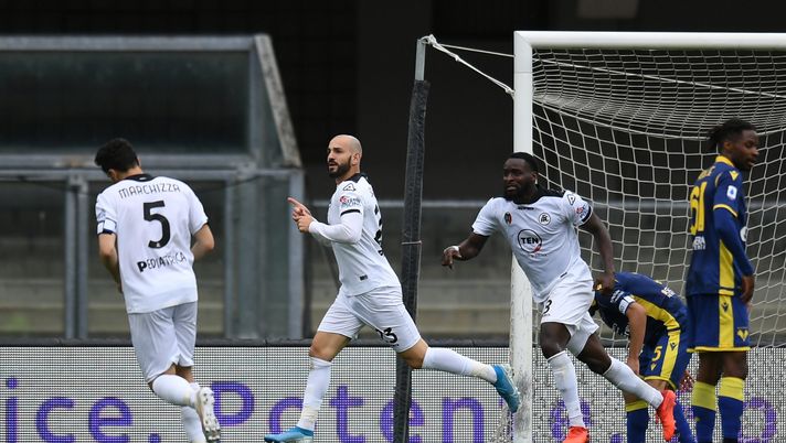 VERONA, ITALY - MAY 01: Riccardo Saponara of Spezia Calcio celebrates after scoring their side's first goal during the Serie A match between Hellas Verona FC and Spezia Calcio at Stadio Marcantonio Bentegodi on May 01, 2021 in Verona, Italy. Sporting stadiums around Italy remain under strict restrictions due to the Coronavirus Pandemic as Government social distancing laws prohibit fans inside venues resulting in games being played behind closed doors. (Photo by Alessandro Sabattini/Getty Images) VERONA, ITALY - MAY 01: Riccardo Saponara of Spezia Calcio celebrates after scoring their side's first goal during the Serie A match between Hellas Verona FC and Spezia Calcio at Stadio Marcantonio Bentegodi on May 01, 2021 in Verona, Italy. Sporting stadiums around Italy remain under strict restrictions due to the Coronavirus Pandemic as Government social distancing laws prohibit fans inside venues resulting in games being played behind closed doors. (Photo by Alessandro Sabattini/Getty Images)