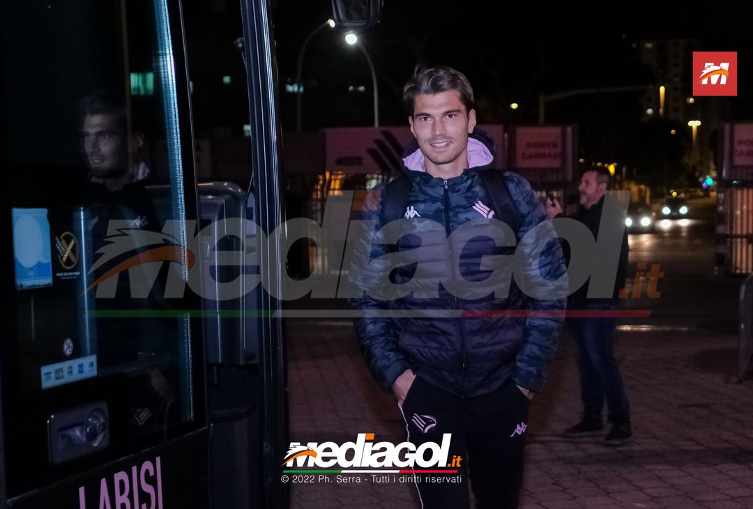 FOTO Perugia-Palermo, i rosanero in partenza dallo stadio “Renzo Barbera” (Gallery) - immagine 21