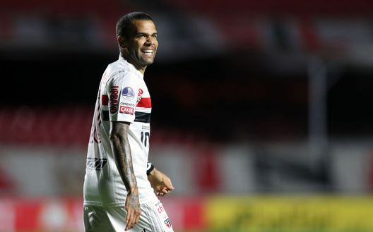 SAO PAULO, BRAZIL - NOVEMBER 04: Dani Alves of Sao Paulo reacts during a second leg match of Copa CONMEBOL Sudamericana second round between Sao Paulo and Lanus at Morumbi Stadium on November 04, 2020 in Sao Paulo, Brazil. (Photo by Fernando Bizerra-Pool/Getty Images) SAO PAULO, BRAZIL - NOVEMBER 04: Dani Alves of Sao Paulo reacts during a second leg match of Copa CONMEBOL Sudamericana second round between Sao Paulo and Lanus at Morumbi Stadium on November 04, 2020 in Sao Paulo, Brazil. (Photo by Fernando Bizerra-Pool/Getty Images)