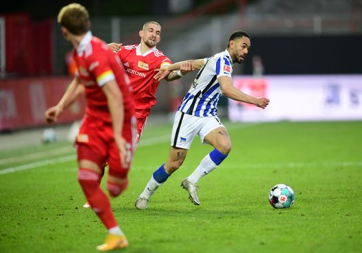 Andrich contrasta Matheus Cunha dell'Hertha nel derby di Berlino di Pasqua (Photo by Clemens Bilan - Pool/Getty Images) Andrich contrasta Matheus Cunha dell'Hertha nel derby di Berlino di Pasqua (Photo by Clemens Bilan - Pool/Getty Images)