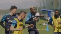 Il Napoli si prepara per il Monza, la grinta degli azzurri in allenamento