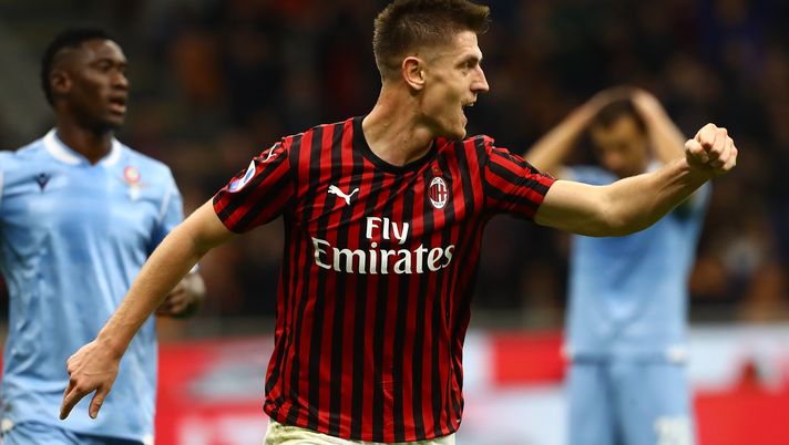 MILAN, ITALY - NOVEMBER 03:  Krzysztof Piatek of AC Milan celebrates his goal during the Serie A match between AC Milan and SS Lazio at Stadio Giuseppe Meazza on November 3, 2019 in Milan, Italy.  (Photo by Marco Luzzani/Getty Images) 