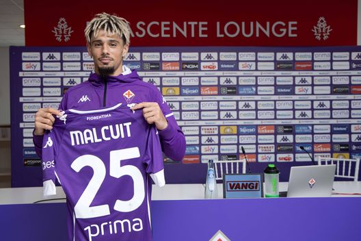 Firenze, presentazione del nuovo giocatore della Fiorentina Kevin Malcuit allo stadio Artemio Franchi 2021 02 01 © Niccolò Cambi/Massimo Sestini Firenze, presentazione del nuovo giocatore della Fiorentina Kevin Malcuit allo stadio Artemio Franchi 2021 02 01 © Niccolò Cambi/Massimo Sestini