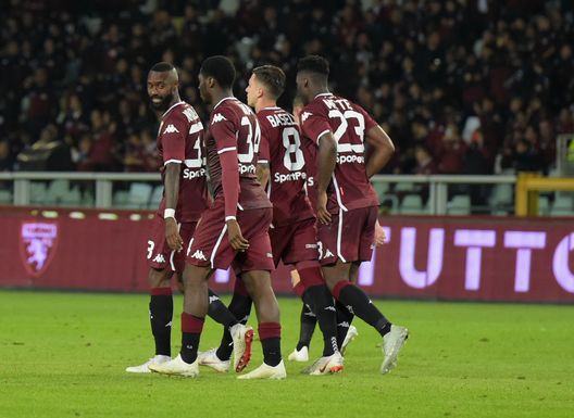 TURIN, ITALY - OCTOBER 05: (C) Daniele Baselli of Torino FC celebrates with his teammates his first goal during the Serie A match between Torino FC and Frosinone Calcio at Stadio Olimpico di Torino on October 5, 2018 in Turin, Italy. (Photo by Pier Marco Tacca/Getty Images) TURIN, ITALY - OCTOBER 05: (C) Daniele Baselli of Torino FC celebrates with his teammates his first goal during the Serie A match between Torino FC and Frosinone Calcio at Stadio Olimpico di Torino on October 5, 2018 in Turin, Italy. (Photo by Pier Marco Tacca/Getty Images)
