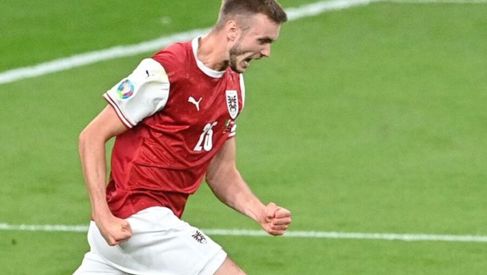 Austria's forward Sasa Kalajdzic celebrates scoring the team's first goal during extra-time in the UEFA EURO 2020 round of 16 football match between Italy and Austria at Wembley Stadium in London on June 26, 2021. (Photo by JUSTIN TALLIS / POOL / AFP) (Photo by JUSTIN TALLIS/POOL/AFP via Getty Images) Kalajdzic, gol all’Italia e poi arriva in Serie A? Di Marzio: “Due club si informano” - immagine 1