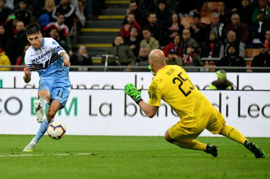 MILAN, ITALY - APRIL 24: Joaquin Correa of SS Lazio kicks the ball against Jos Reina of AC Milan during the TIM Cup match between AC Milan and SS Lazio at Stadio Giuseppe Meazza on April 24, 2019 in Milan, Italy. (Photo by Marco Rosi/Getty Images) MILAN, ITALY - APRIL 24: Joaquin Correa of SS Lazio kicks the ball against Jos Reina of AC Milan during the TIM Cup match between AC Milan and SS Lazio at Stadio Giuseppe Meazza on April 24, 2019 in Milan, Italy. (Photo by Marco Rosi/Getty Images)