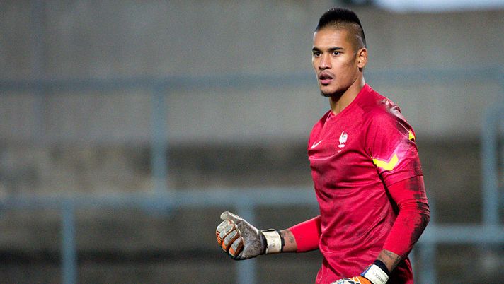 HALMSTAD,SWEDEN - OCTOBER 14:   Alphonse Areola of France in action during the UEFA Under-21 Championship qualifying match between Sweden and France in Orjans Vall Stadium on October 14, 2014 in Halmstad, Sweden.  (Photo by Ludvig Thunman/EuroFootball/Getty Images) 