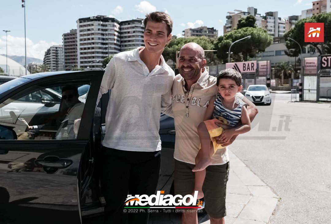 FOTO PALERMO, Jacopo Segre al ‘Renzo Barbera’ per la firma (Gallery) - immagine 24