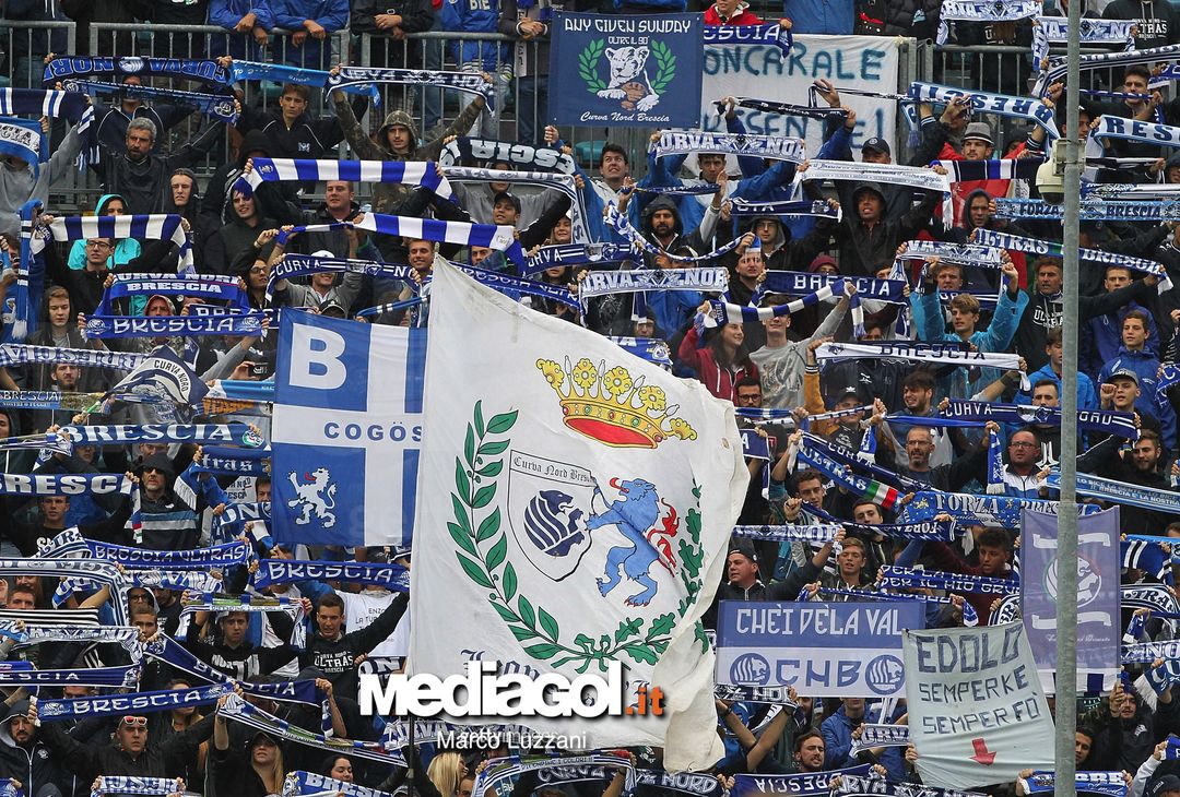  BRESCIA, ITALY - SEPTEMBER 02:  The Brescia Calcio fans show their support during the Serie B between Brescia Calcio and US Citta di Palermo at Stadio Mario Rigamonti on September 2, 2017 in Brescia, Italy.  (Photo by Marco Luzzani/Getty Images) 