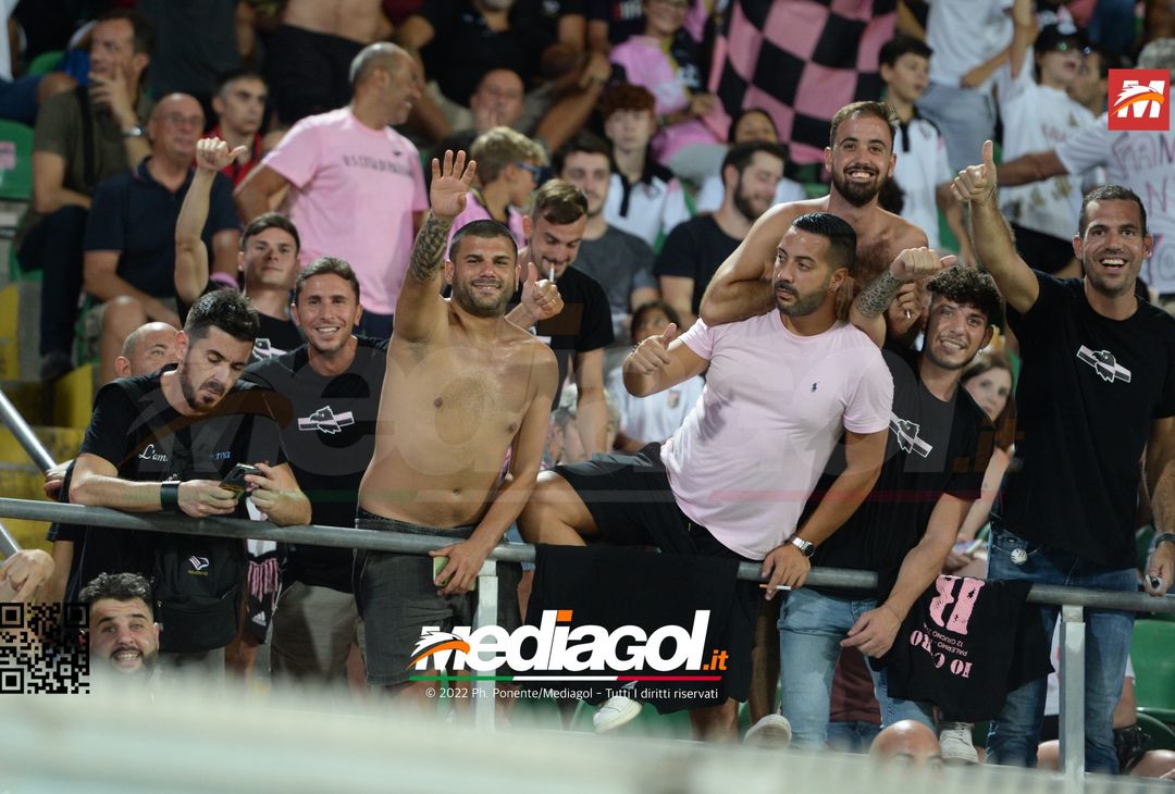 FOTOTIFO, Palermo-Genoa 1-0: i tifosi allo stadio “Renzo Barbera” (Gallery) - immagine 72