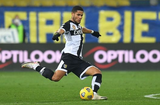 PARMA, ITALY - DECEMBER 16: Simon Sohm of Parma Calcio in action during the Serie A match between Parma Calcio and Cagliari Calcio at Stadio Ennio Tardini on December 16, 2020 in Parma, Italy. (Photo by Alessandro Sabattini/Getty Images) PARMA, ITALY - DECEMBER 16: Simon Sohm of Parma Calcio in action during the Serie A match between Parma Calcio and Cagliari Calcio at Stadio Ennio Tardini on December 16, 2020 in Parma, Italy. (Photo by Alessandro Sabattini/Getty Images)
