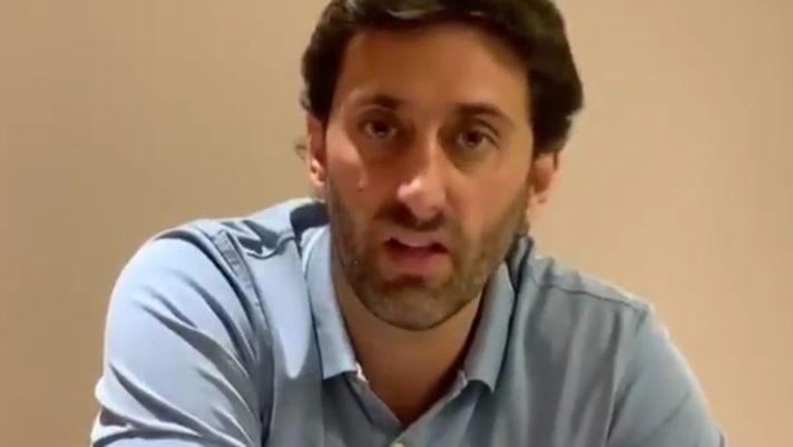 Una espressione di Diego Milito nel video in cui annuncia le sue dimissioni dal Racing Avellaneda Una espressione di Diego Milito nel video in cui annuncia le sue dimissioni dal Racing Avellaneda