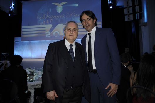 ROME, ITALY - DECEMBER 19: SS Lazio Presidenti Claudio Lotito and SS Lazio head coach Simone Inzaghi pose during the SS Lazio Christmas Party on December 19, 2017 in Rome, Italy. (Photo by Marco Rosi/Getty Images) ROME, ITALY - DECEMBER 19: SS Lazio Presidenti Claudio Lotito and SS Lazio head coach Simone Inzaghi pose during the SS Lazio Christmas Party on December 19, 2017 in Rome, Italy. (Photo by Marco Rosi/Getty Images)