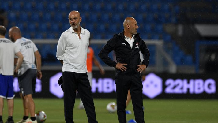 FERRARA, ITALY - JULY 01: Stefano Pioli, Manager of AC Milan (L) and Giacomo Murelli, Assistant coach of AC Milan (R) during the Serie A match between SPAL and AC Milan at Stadio Paolo Mazza on July 1, 2020 in Ferrara, Italy. (Photo by Chris Ricco/Getty Images) 
