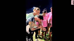 VIDEO Inter Miami, portiere chiede a Messi l’autografo sul braccio: lui se lo tatua