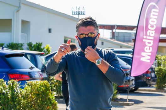 GERMOGLI PH: 26 MAGGIO 2021 FIRENZE CENTRO SPORTIVO DAVIDE ASTORI STRISCIONE PER L'ARRIVO DEL NUOVO ALLENATORE DELLA FIORENTINA GENNARO RINO GATTUSO NELLA FOTO GERMOGLI PH: 26 MAGGIO 2021 FIRENZE CENTRO SPORTIVO DAVIDE ASTORI STRISCIONE PER L'ARRIVO DEL NUOVO ALLENATORE DELLA FIORENTINA GENNARO RINO GATTUSO NELLA FOTO