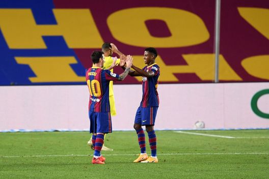 BARCELONA, SPAIN - SEPTEMBER 27: Lionel Messi and Ansu Fati of FC Barcelona celebrate their team's fourth goal during the La Liga Santander match between FC Barcelona and Villarreal CF at Camp Nou on September 27, 2020 in Barcelona, Spain. Football Stadiums around Europe remain empty due to the Coronavirus Pandemic as Government social distancing laws prohibit fans inside venues resulting in fixtures being played behind closed doors. (Photo by David Ramos/Getty Images) Ansu, stima infinita per Messi: “Dopo il debutto mi ha aspettato per abbracciarmi, non lo dimenticherò mai” - immagine 1