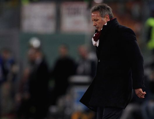  ROME, ITALY - FEBRUARY 19: FC Torino head coach Sinisa Mihajlovic kicks the ball during the Serie A match between AS Roma and FC Torino at Stadio Olimpico on February 19, 2017 in Rome, Italy. (Photo by Paolo Bruno/Getty Images) 
