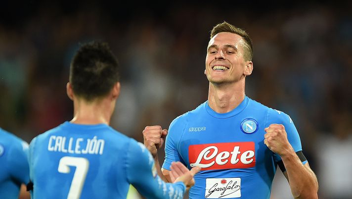 NAPLES, ITALY - AUGUST 27:  Arkadiusz Milik and Jose Maria Callejon of Napoli celebrate a goal 1-0 scored by Lorenzo Insigne during the Serie A match between SSC Napoli and AC Milan at Stadio San Paolo on August 27, 2016 in Naples, Italy.  (Photo by Francesco Pecoraro/Getty Images) 