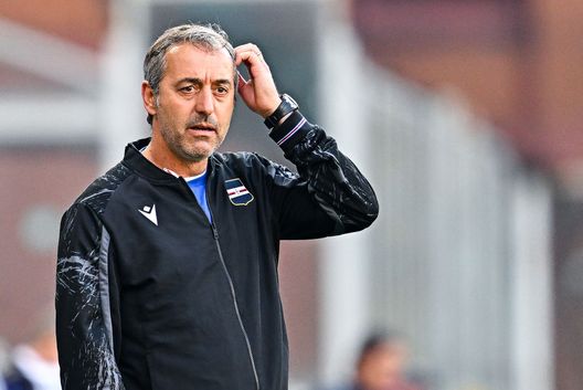 GENOA, ITALY - MAY 16: Marco Giampaolo head coach of Sampdoria reacts during the Serie A match between UC Sampdoria and ACF Fiorentina at Stadio Luigi Ferraris on May 16, 2022 in Genoa, Italy. (Photo by Getty Images) Samp, falsa partenza: la storia aiuta il club… ma non il tecnico - immagine 1