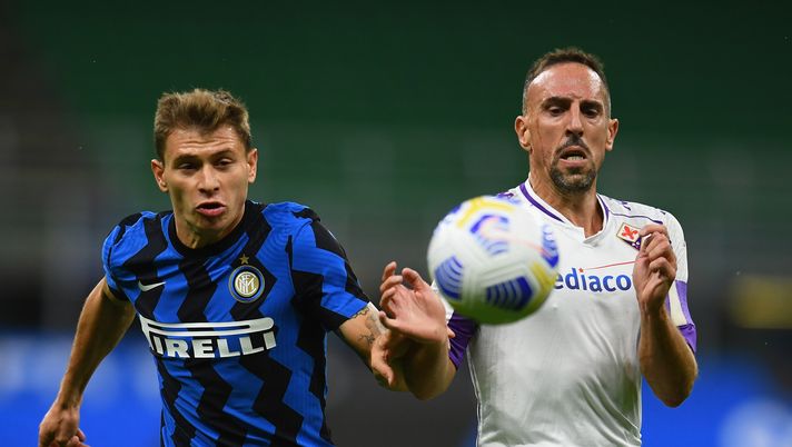 MILAN, ITALY - SEPTEMBER 26: Nicolo Barella of FC Internazionale competes for the ball with Franck Ribery of ACF Fiorentinaduring the Serie A match between FC Internazionale and ACF Fiorentina at Stadio Giuseppe Meazza on September 26, 2020 in Milan, Italy. (Photo by Claudio Villa - Inter/Inter via Getty Images) MILAN, ITALY - SEPTEMBER 26: Nicolo Barella of FC Internazionale competes for the ball with Franck Ribery of ACF Fiorentinaduring the Serie A match between FC Internazionale and ACF Fiorentina at Stadio Giuseppe Meazza on September 26, 2020 in Milan, Italy. (Photo by Claudio Villa - Inter/Inter via Getty Images)