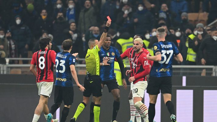 Espulsione Theo Hernandez nel derby Inter-Milan