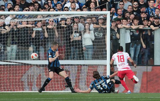(Photo by Emilio Andreoli/Getty Images) Atalanta, l’onestà del capitano: De Roon “Rigore? Contro di noi mi sarei arrabbiato…”- immagine 2