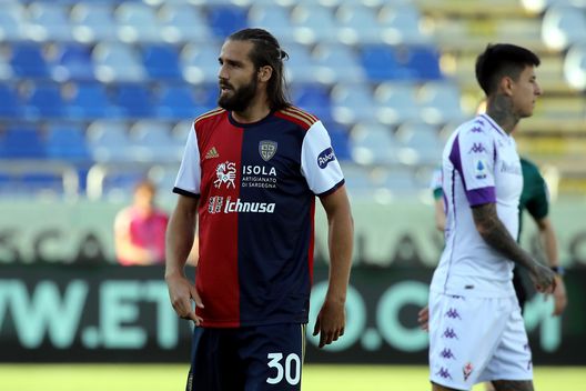 CAGLIARI, ITALY - MAY 12: Leonardo Pavoletti of Cagliari looks on during the Serie A match between Cagliari Calcio and ACF Fiorentina at Sardegna Arena on May 12, 2021 in Cagliari, Italy. (Photo by Enrico Locci/Getty Images) CAGLIARI, ITALY - MAY 12: Leonardo Pavoletti of Cagliari looks on during the Serie A match between Cagliari Calcio and ACF Fiorentina at Sardegna Arena on May 12, 2021 in Cagliari, Italy. (Photo by Enrico Locci/Getty Images)